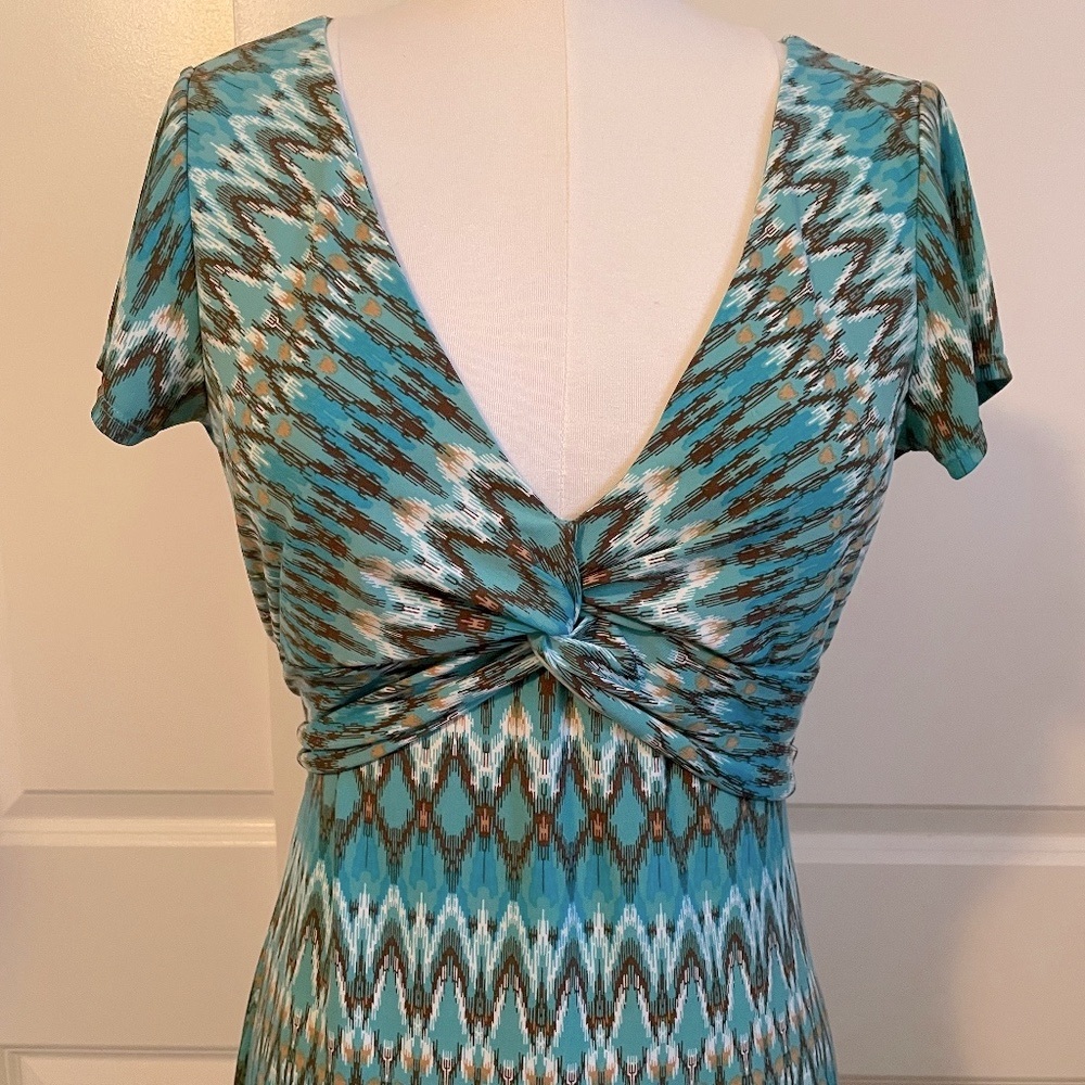 Sent to  Thredup-BCBGMAXAZRIA zigzag twist front dress in teal - Picture 15 of 15